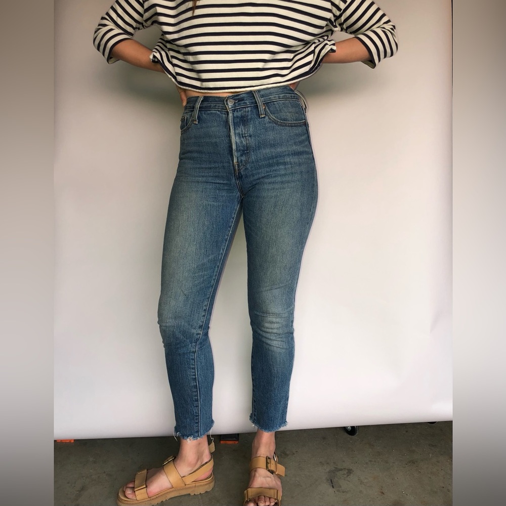 Levi’s • Wedgie Icon Fit Ankle • Size 26